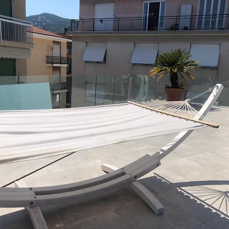 Appartamento Spotorno Con Ampio Terrazzo Attrezzato Anche Con Angolo Cottura Eksteriør bilde