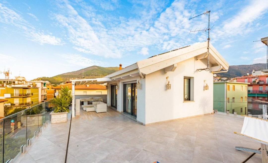 Appartamento Spotorno Con Ampio Terrazzo Attrezzato Anche Con Angolo Cottura Eksteriør bilde
